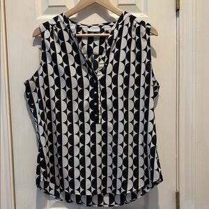 New York & Company Women’s Black and White Geometric Top Size L
